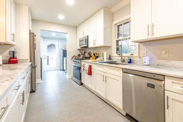 5151 TARRYTOWN DR, Memphis, TN 38117