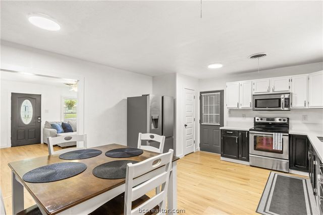 205 Hampshire Drive, Brenham, TX 77833