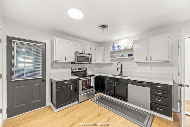 205 Hampshire Drive, Brenham, TX 77833