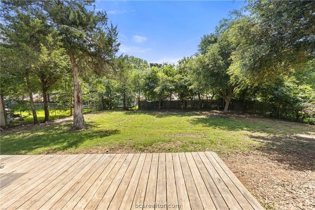 205 Hampshire Drive, Brenham, TX 77833