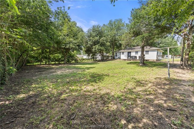 205 Hampshire Drive, Brenham, TX 77833