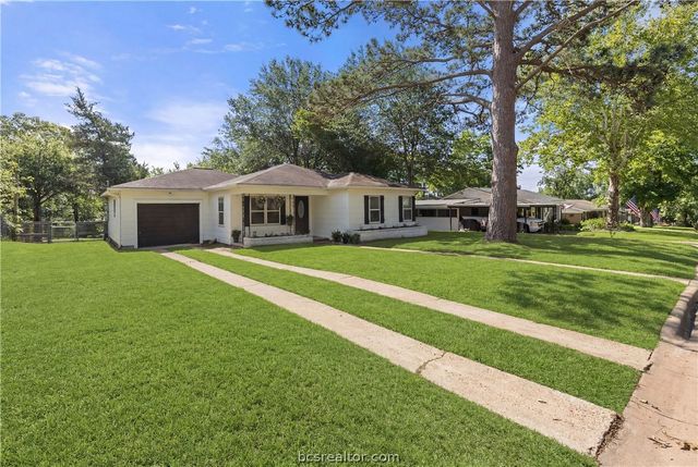 205 Hampshire Drive, Brenham, TX 77833