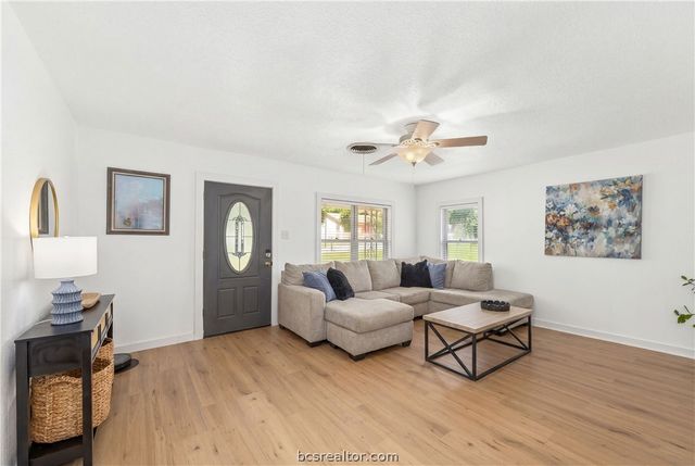 205 Hampshire Drive, Brenham, TX 77833