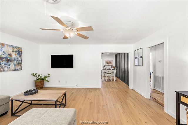 205 Hampshire Drive, Brenham, TX 77833
