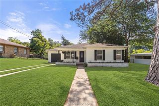 205 Hampshire Drive, Brenham, TX 77833