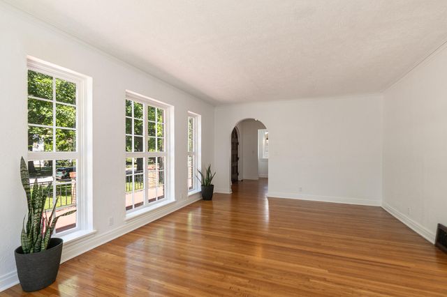 924 S Pickwick Avenue, Springfield, MO 65804