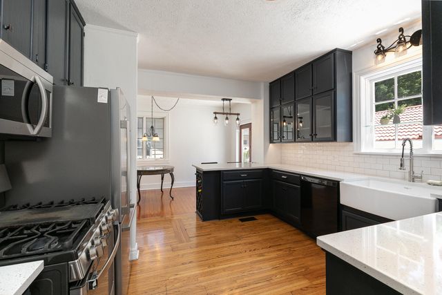924 S Pickwick Avenue, Springfield, MO 65804
