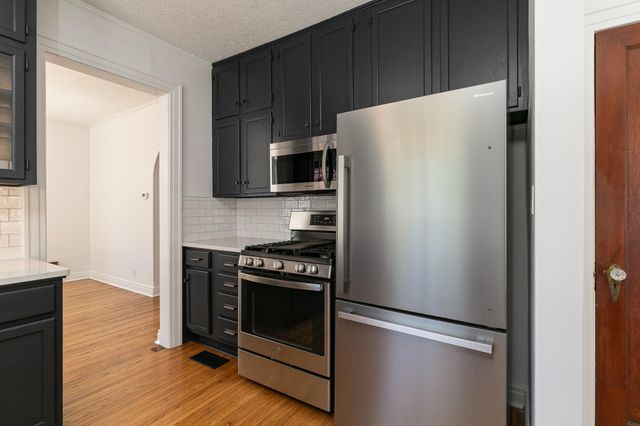 924 S Pickwick Avenue, Springfield, MO 65804