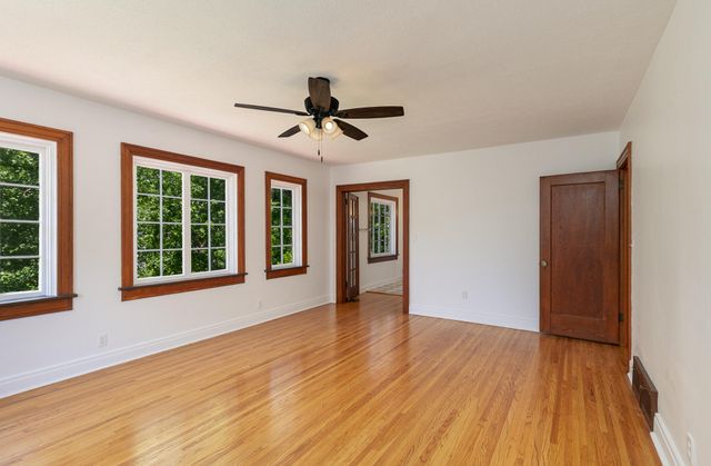 924 S Pickwick Avenue, Springfield, MO 65804