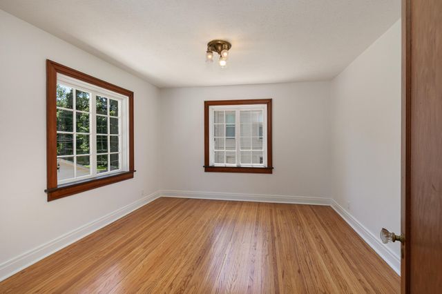 924 S Pickwick Avenue, Springfield, MO 65804