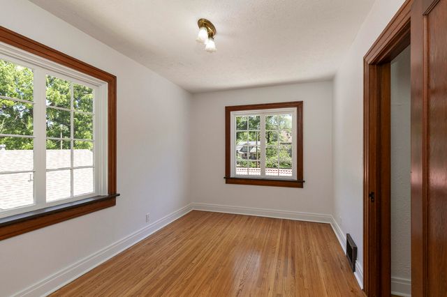 924 S Pickwick Avenue, Springfield, MO 65804