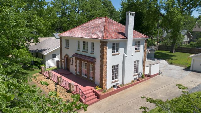 924 S Pickwick Avenue, Springfield, MO 65804