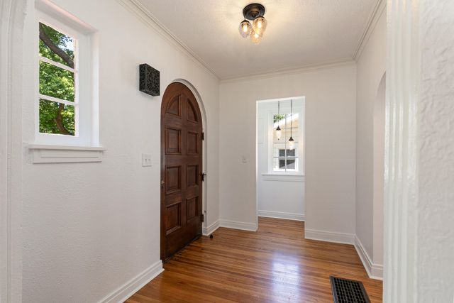 924 S Pickwick Avenue, Springfield, MO 65804