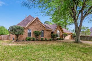 5076 WATERS EDGE CV, Unicorp/memphis, TN 38141