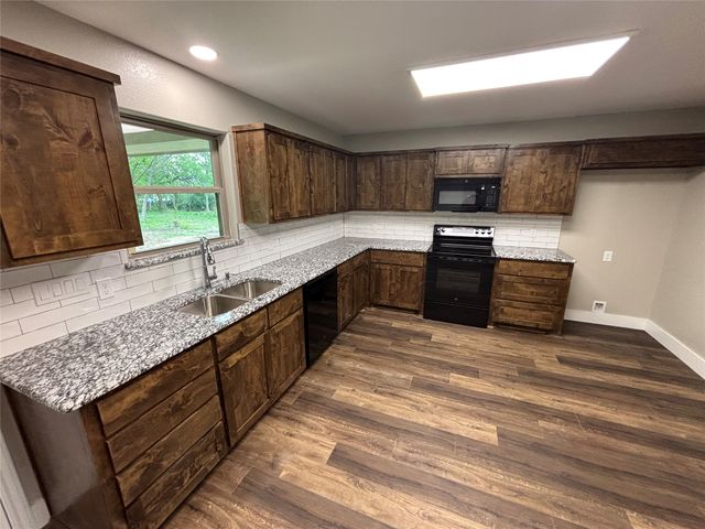 307 Elba Street, Bowie, TX 76230