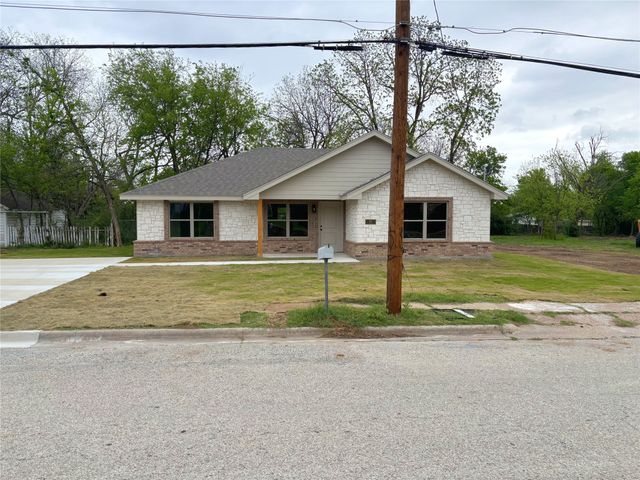 307 Elba Street, Bowie, TX 76230