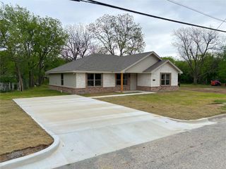 307 Elba Street, Bowie, TX 76230