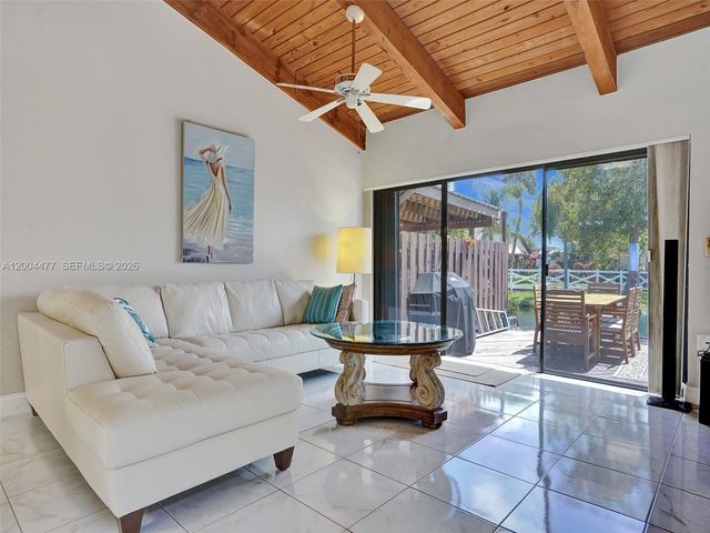 2667 S Parkview Dr, Hallandale Beach, FL 33009