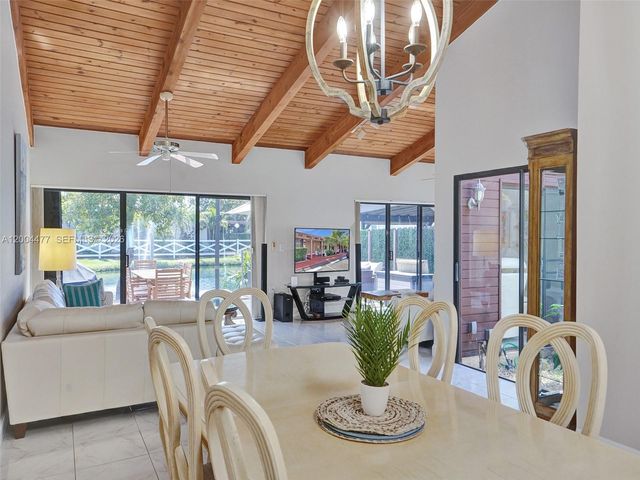 2667 S Parkview Dr, Hallandale Beach, FL 33009