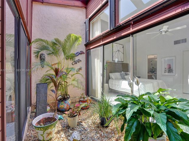 2667 S Parkview Dr, Hallandale Beach, FL 33009