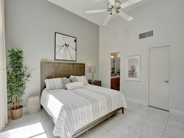 2667 S Parkview Dr, Hallandale Beach, FL 33009