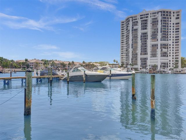 2667 S Parkview Dr, Hallandale Beach, FL 33009