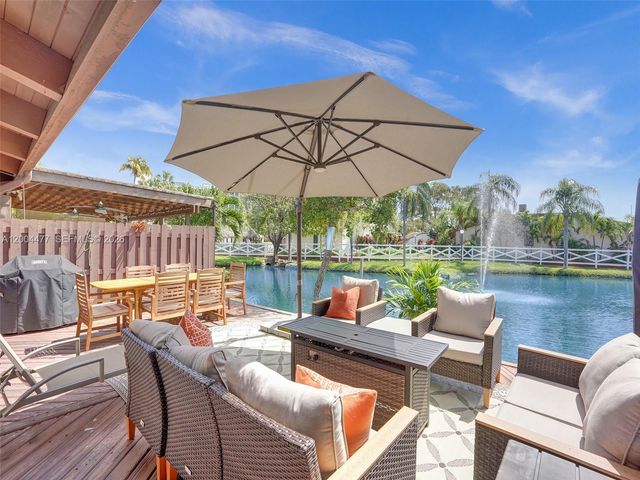 2667 S Parkview Dr, Hallandale Beach, FL 33009