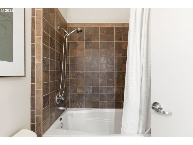 1371 Ne ORENCO STATION Pkwy 13, Hillsboro, OR 97124
