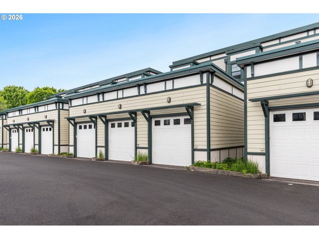 1371 Ne ORENCO STATION Pkwy 13, Hillsboro, OR 97124