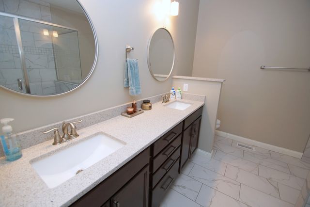 5525 WILLMEYER Drive, Bettendorf, IA 52722