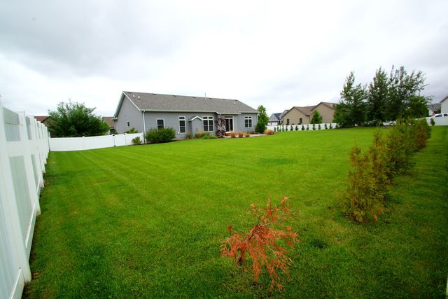 5525 WILLMEYER Drive, Bettendorf, IA 52722