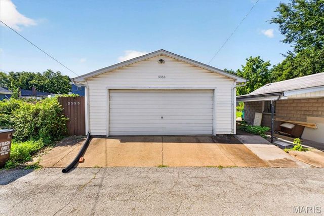5353 Odell Street, St Louis, MO 63139
