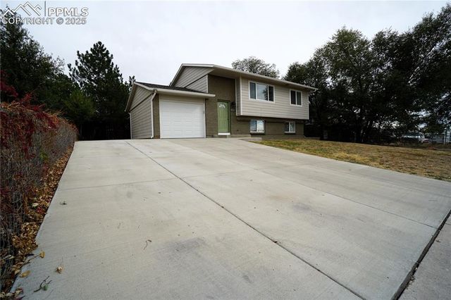 1375 Luna Drive, Fountain, CO 80817