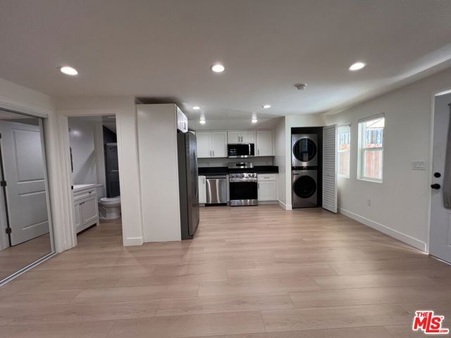 946 S Lucerne Boulevard, Los Angeles, CA 90019