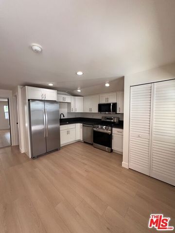 946 S Lucerne Boulevard, Los Angeles, CA 90019