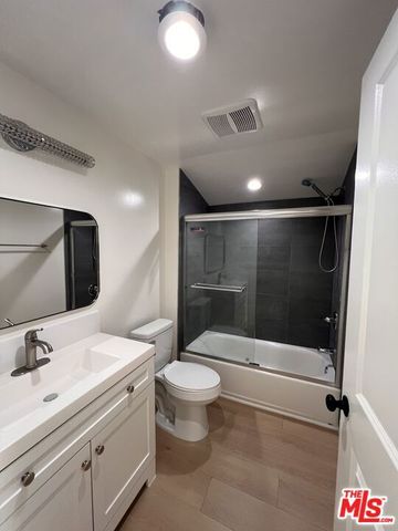 946 S Lucerne Boulevard, Los Angeles, CA 90019