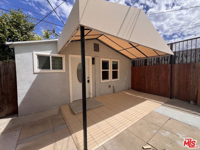 946 S Lucerne Boulevard, Los Angeles, CA 90019