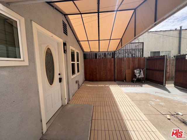 946 S Lucerne Boulevard, Los Angeles, CA 90019