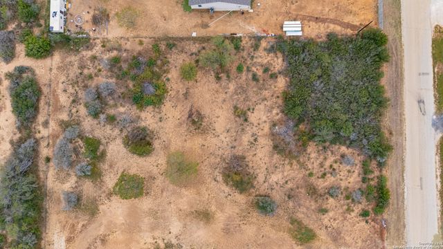 138 County Road 2665, Devine, TX 78016