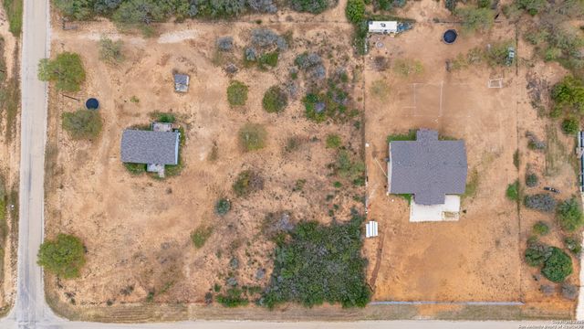 138 County Road 2665, Devine, TX 78016