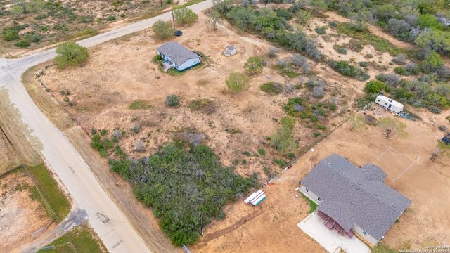 138 County Road 2665, Devine, TX 78016