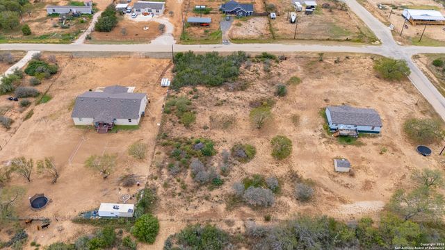 138 County Road 2665, Devine, TX 78016