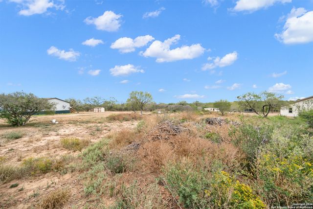 138 County Road 2665, Devine, TX 78016