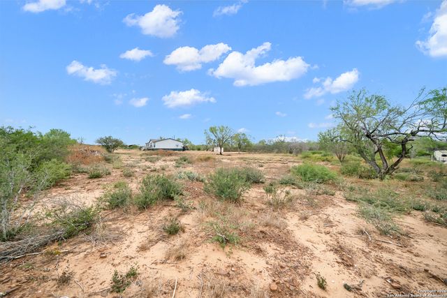 138 County Road 2665, Devine, TX 78016