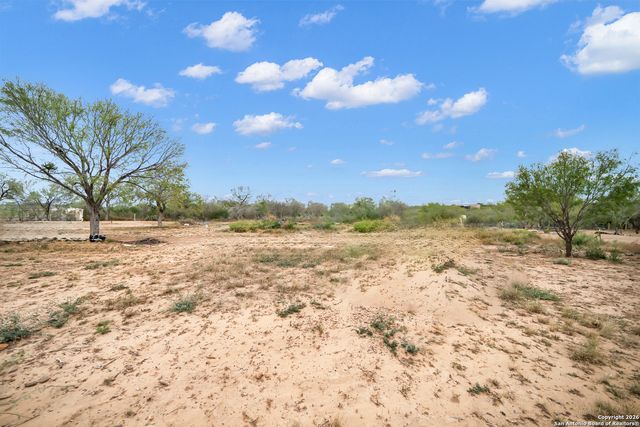 138 County Road 2665, Devine, TX 78016