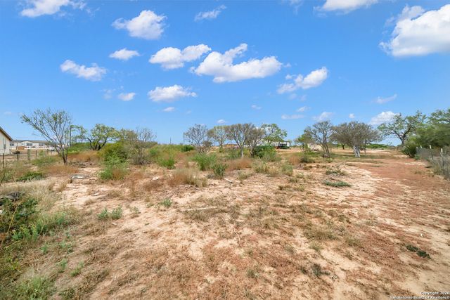 138 County Road 2665, Devine, TX 78016