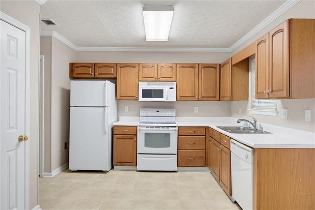 2100 Winsburg Drive NW, Kennesaw, GA 30144