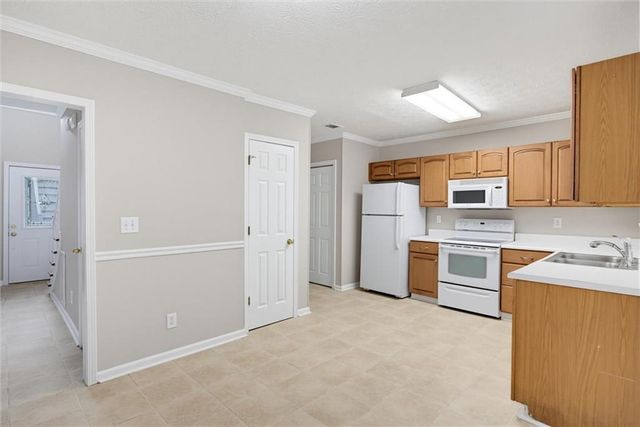 2100 Winsburg Drive NW, Kennesaw, GA 30144