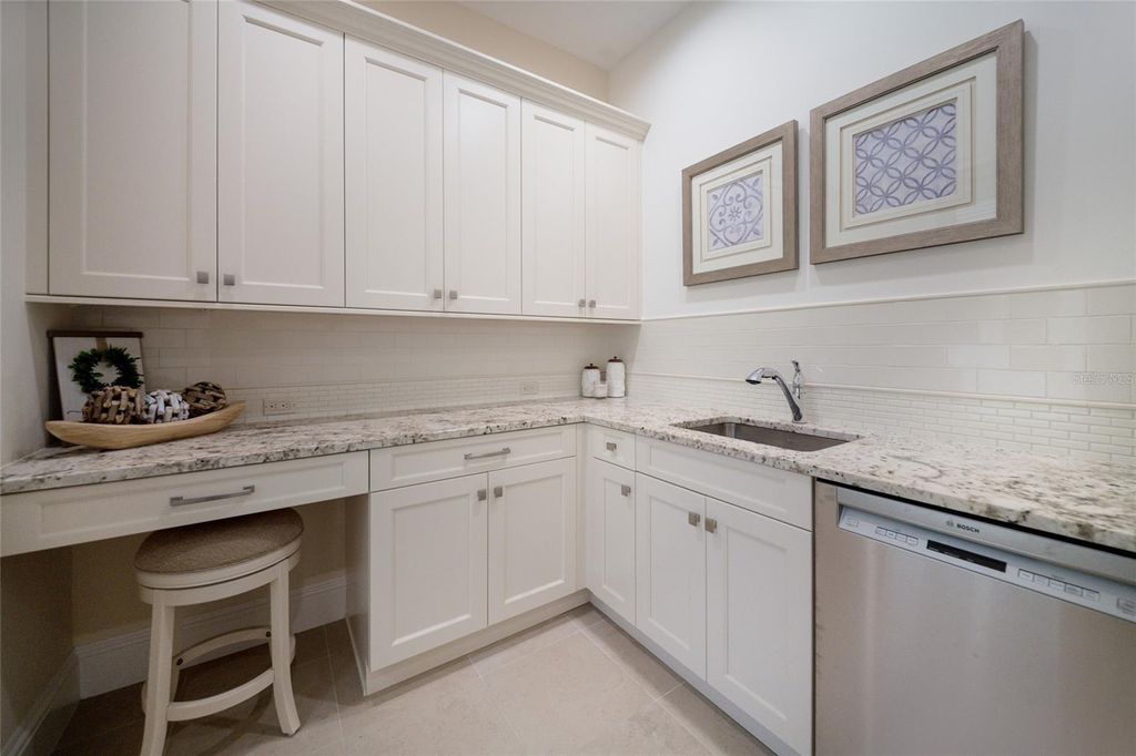 Image 19 of property listing at 19433 NEWLANE PLACE, Bradenton, FL 34202