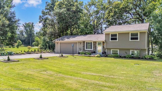 5969 N Bay, Village Of Clarkston, MI 48346